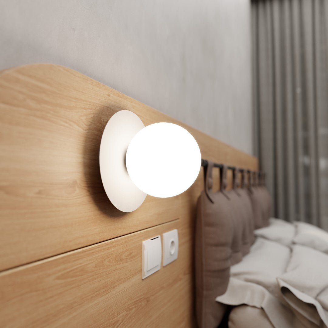 Kinkiet biały NICEA klosz biały 1xE14 uniwersalna lampa ścienna - LAITICA