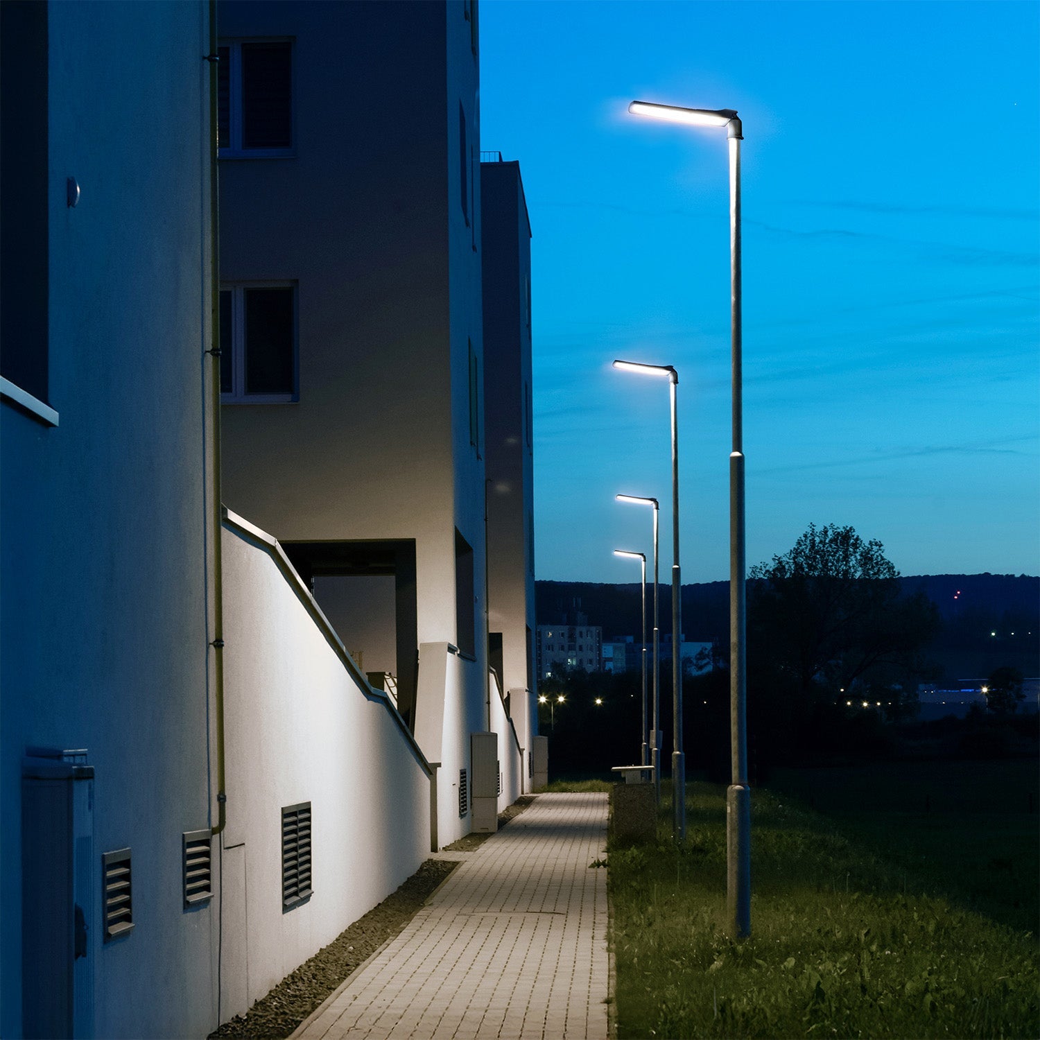 Lampa Uliczna LED 100W Czujnik Zmierzchu IP65 Barwa Neutralna Drogowa - LAITICA