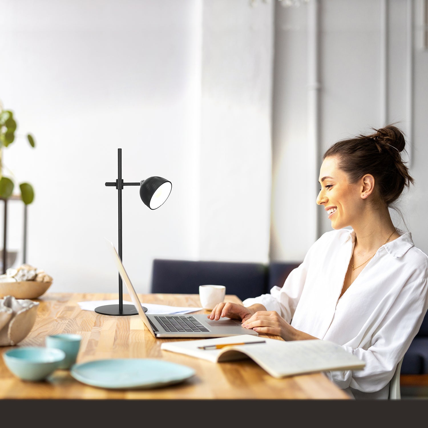 Lampka nocna LED bezprzewodowa czarna z USB i regulacją światła – Laitica ORBI - LAITICA