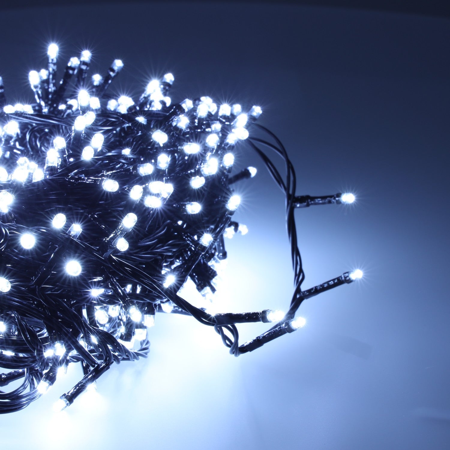 Lampki choinkowe 500 LED 8 funkcji dodatkowe gniazdo barwa zimna - LAITICA