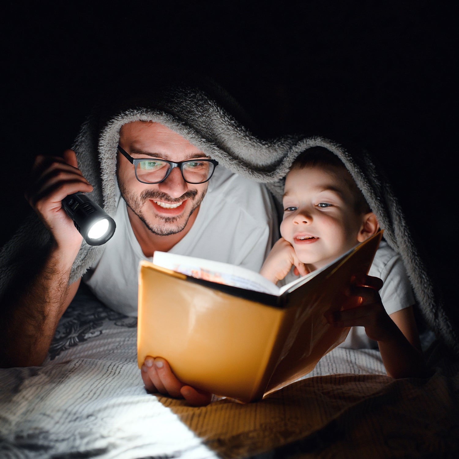 Latarka LED 500lm USB - C akumulatorowa 1800mAh 3 tryby światła focus wskaźnik baterii - LAITICA