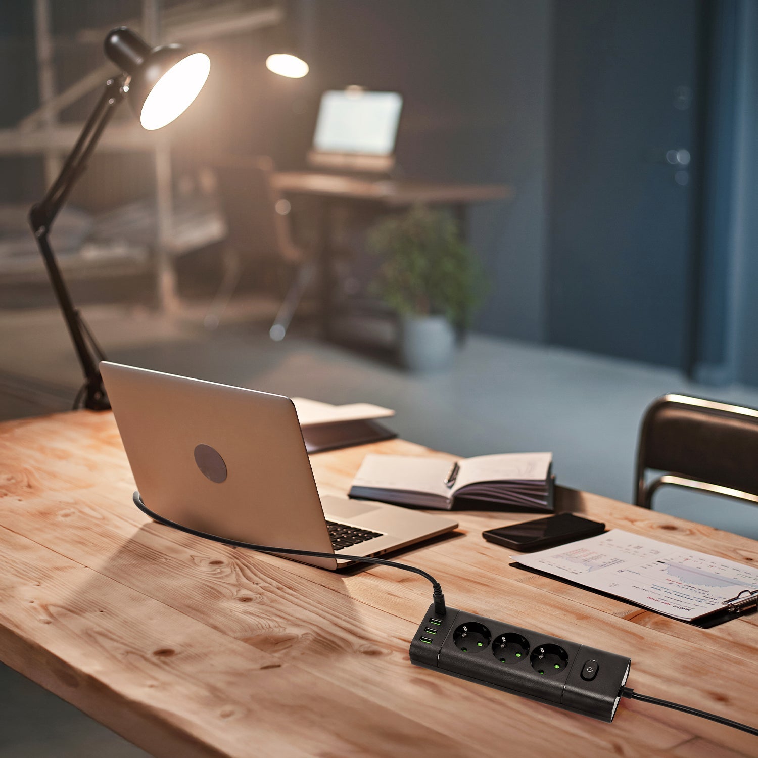 Przedłużacz 3 gniazda 3m 230V z USB i USB - C 3250W 16A z wyłącznikiem czarny - LAITICA