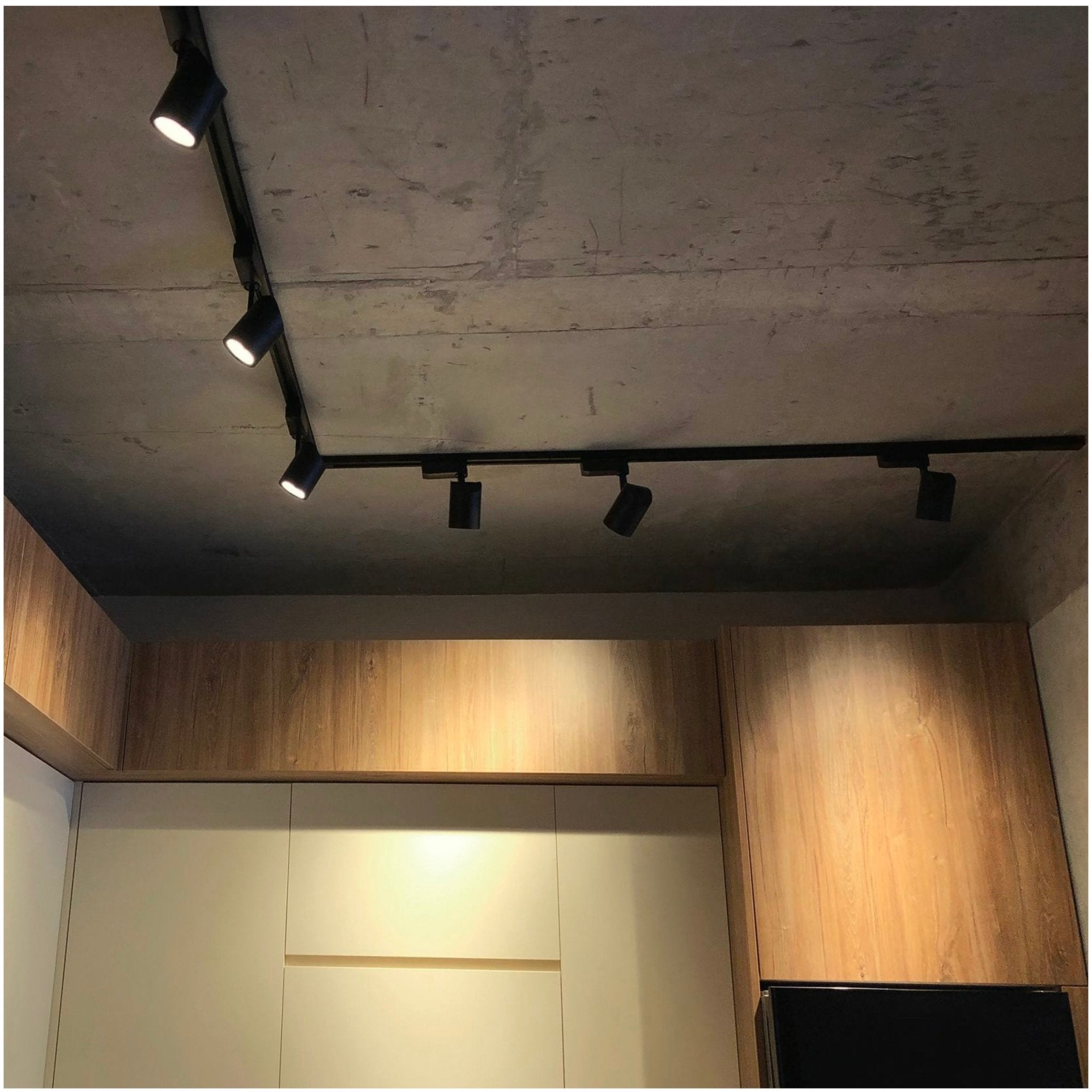 Reflektor Szynowy Spot Czarny Oprawa GU10 do Systemu Szynowego Regulowana - LAITICA