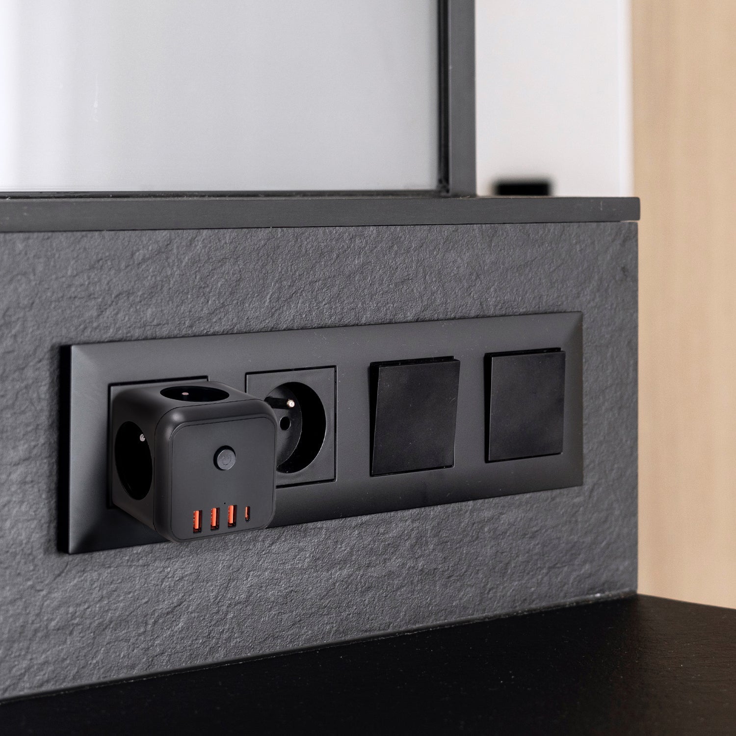 Rozgałęźnik Sieciowy Kostka 3 gniazda + 4x USB Wyłącznik Czarny Rozdzielacz - LAITICA