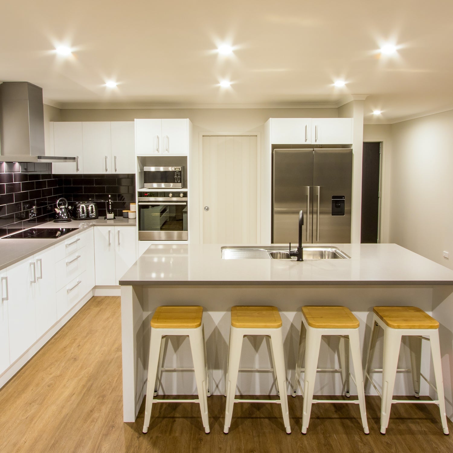 Żarówka LED GU10 5W barwa ciepła BIAŁA LED Light System - LAITICA