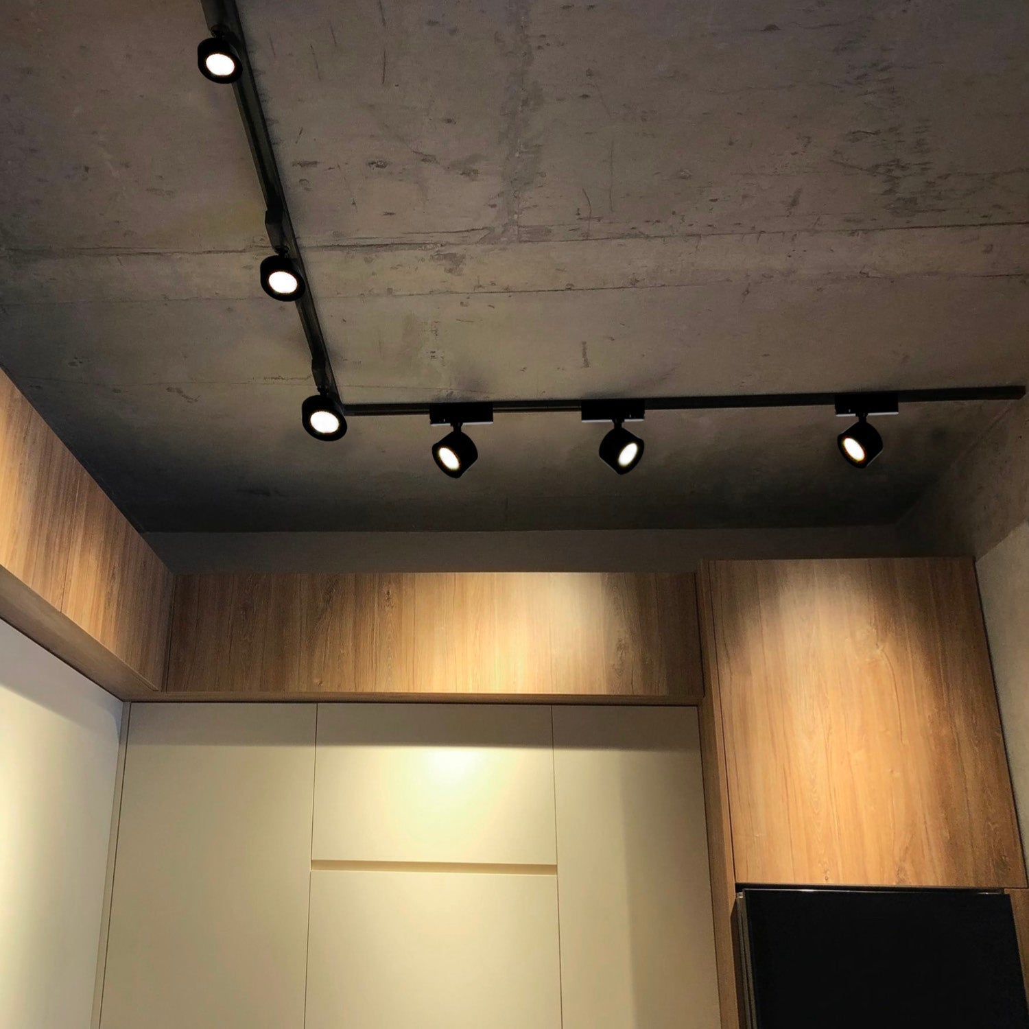 Zestaw szynowy 3 fazowy szyna 2m+2m, 8x LED 10W, łącznik L CZARNY komplet - LAITICA