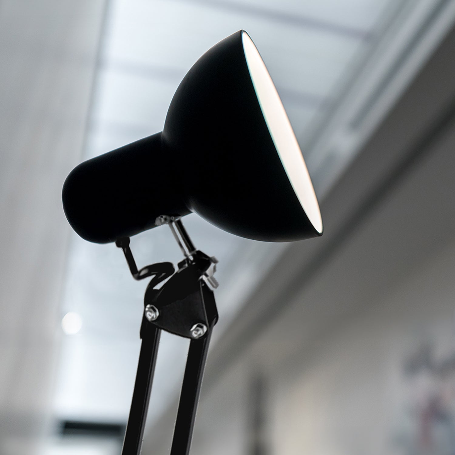 Lampa Podłogowa 2m z Regulowanym Ramieniem Metalowa CZARNA 1xE27 Nowoczesna - LAITICA