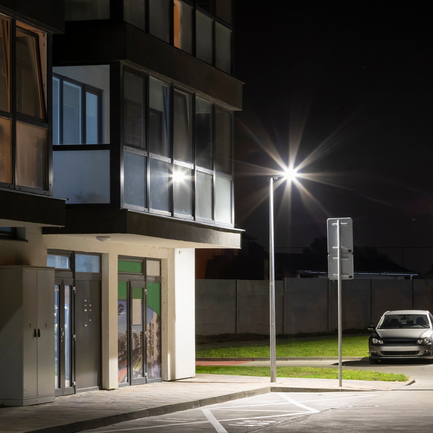 Lampa ULICZNA Solarna Czujnik Ruchu Latarnia 15W Naświetlacz IP65 MOCNA - LAITICA