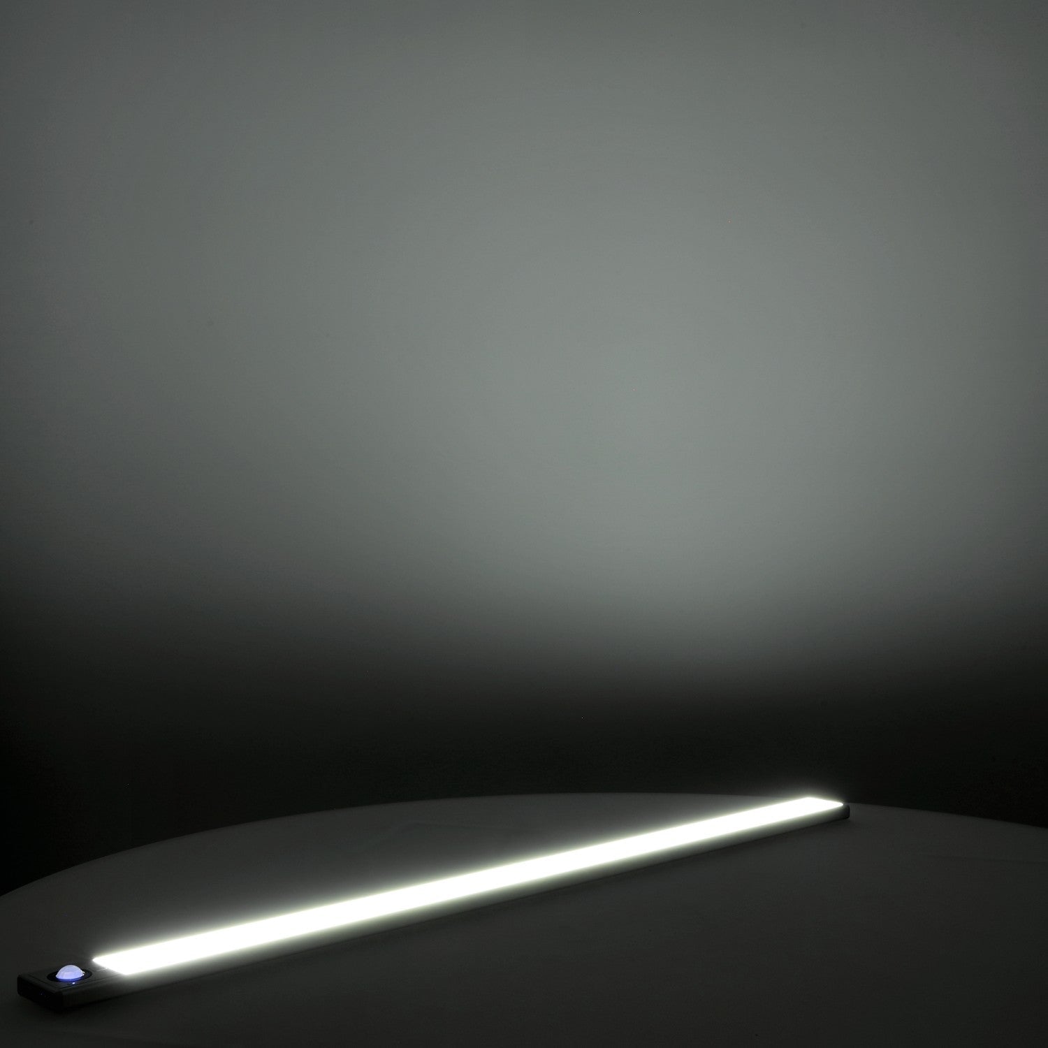 Oprawa LED COMO 2,2W czujnik ruchu REGULACJA ŚWIATŁA 3 tryby oświetlenia USB - C - LAITICA