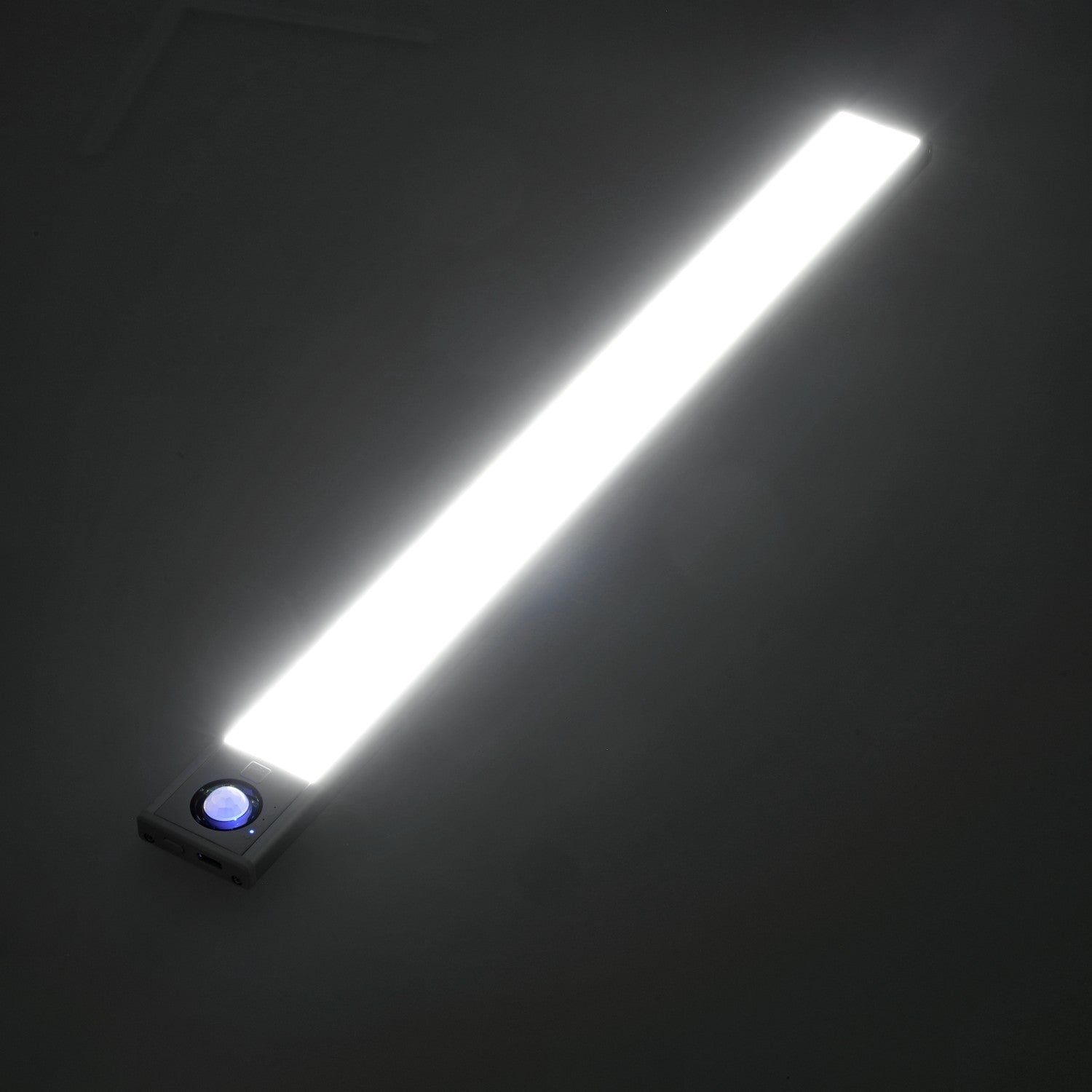 Oprawa LED COMO 2W czujnik ruchu REGULACJA ŚWIATŁA 3 tryby oświetlenia USB - C - LAITICA