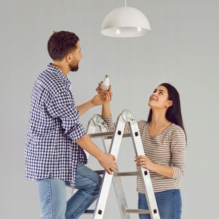 Żarówka LED 9W E27 PREMIUM barwa zimnobiała 6500K czujnik ruchu i natężenia światła - LAITICA