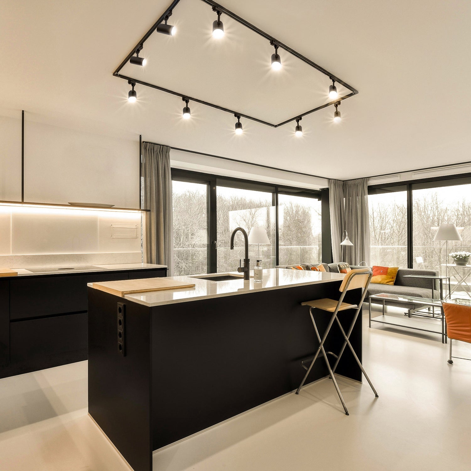 Zestaw szynowy 3 fazowy szyna 2x2m+2x1m, 4x łącznik L, 10x Lampa CZARNY - LAITICA